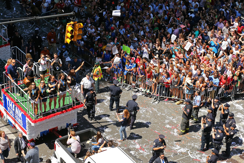 Illustration for article titled Scenes From The USWNT's Victory Parade